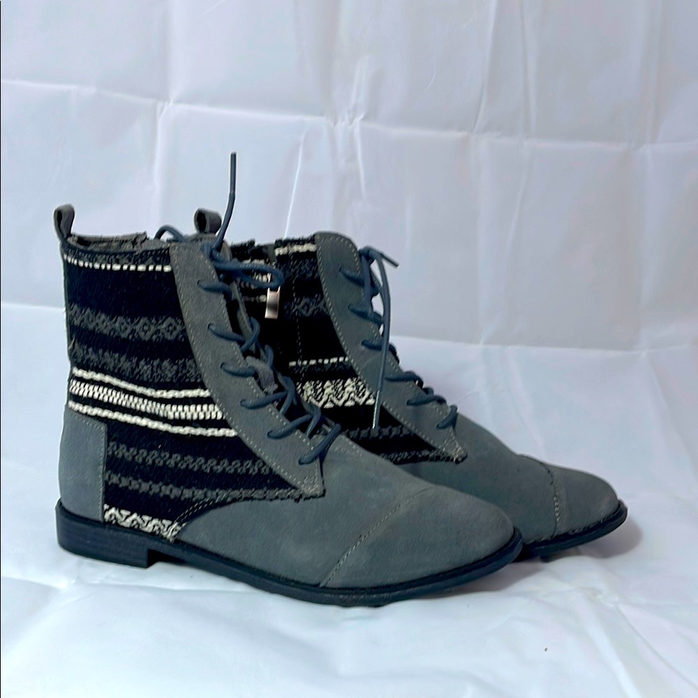 Tom’s, Ankle suede boot